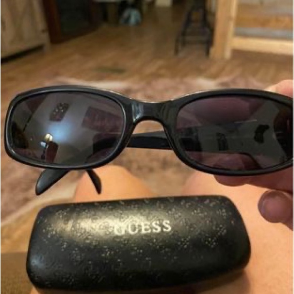 Guess women’s sunglasses